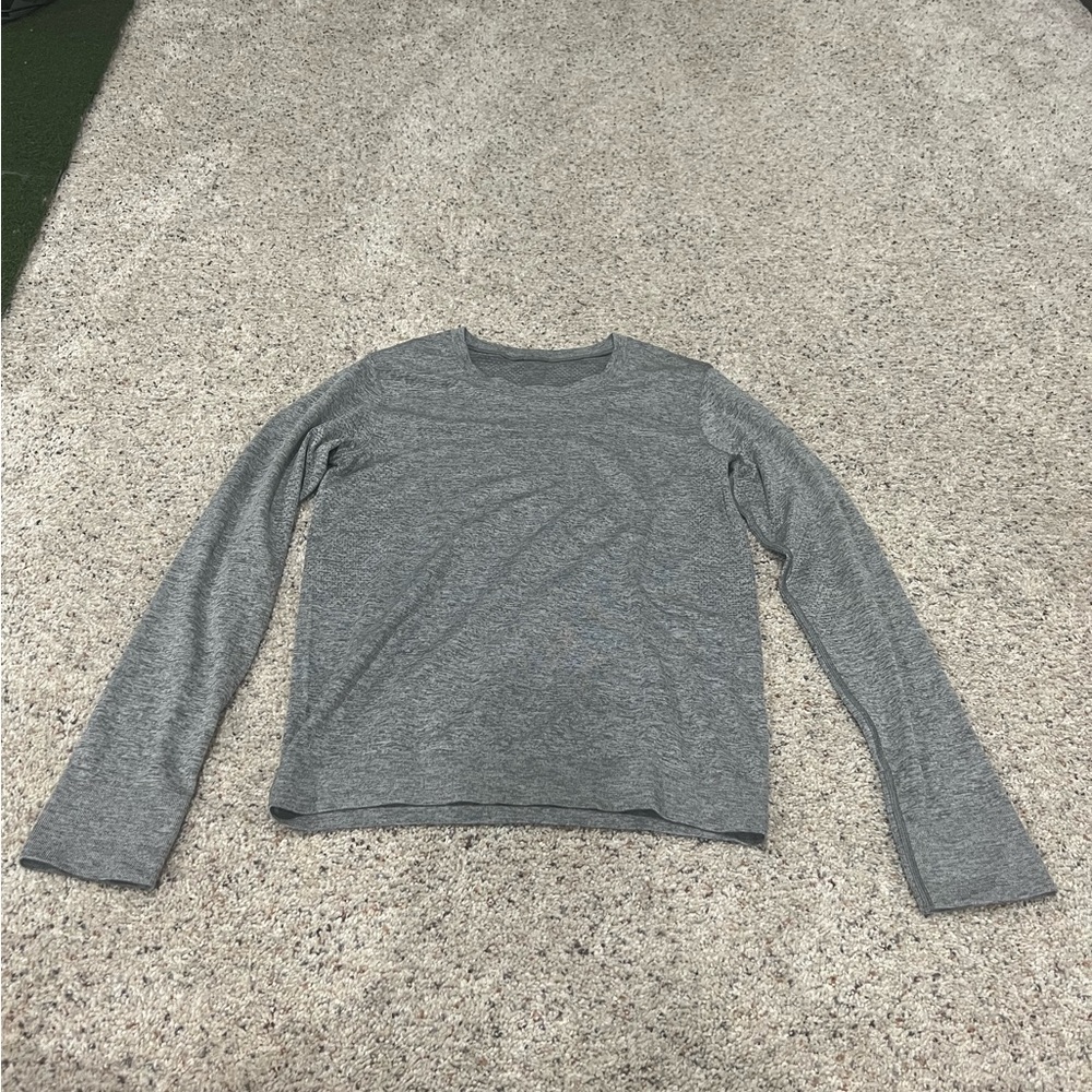 Lululemon size 6 swiftly tech long sleeve race length